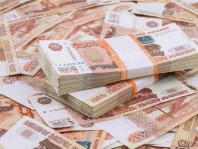 
                    Банкам второго уровня разрешили разовый вывоз наличных рублей из Казахстана
                