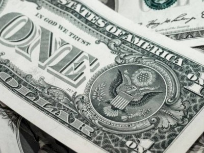
                    Почему Казахстан продолжает брать у международных банков кредиты в долларах
                