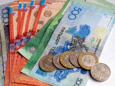 
                    Казахстанцы набрали кредитов на 8,2 триллиона тенге
                