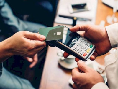 
                    Страсти по безналу: смогут ли госорганы отделить частные переводы от предпринимательских?
                