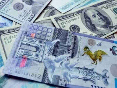 
                    Доллар снова подорожал: что происходит с обменным курсом тенге в Казахстане
                