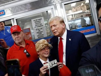 
                     Чаевые $500 оставил Трамп в ресторане в Южной Филадельфии 
                