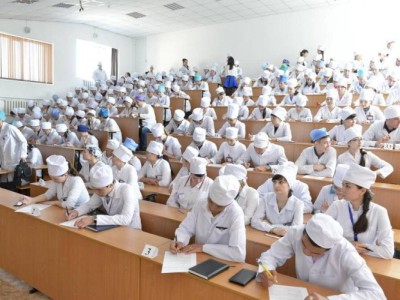 
                    Студенты ликвидированного КазМУНО получат диплом в других профильных вузах
                
