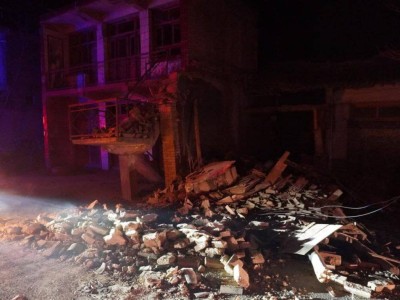 
                    При землетрясении в Китае погибли более 100 человек
                