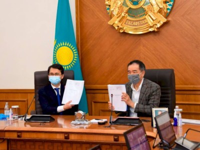 
                    Бакытжан Сагинтаев и Багдат Мусин подписали план ИТ-архитектуры Алматы
                