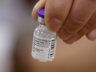 
                    ВОЗ внесла вакцину Pfizer в список препаратов для экстренного использования
                