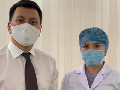 
                    Помощник Президента РК испытал на себе казахстанскую вакцину от коронавируса
                