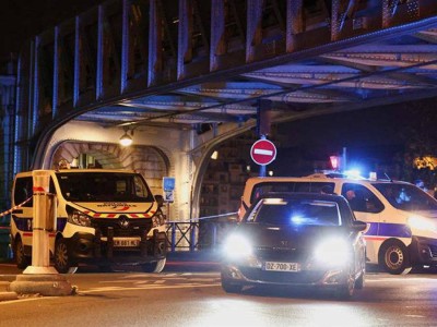 
                    Один человек погиб в Париже в результате нападения
                
