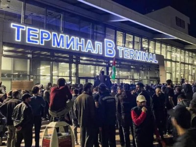 
                    Из-за беспорядков в аэропорту Махачкалы возбудили уголовное дело
                