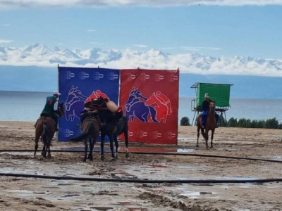 
                    Чемпионат мира по борьбе на лошадях проходит в Кыргызстане
                