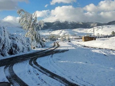 
                    Первый снег выпал в горах Кыргызстана
                