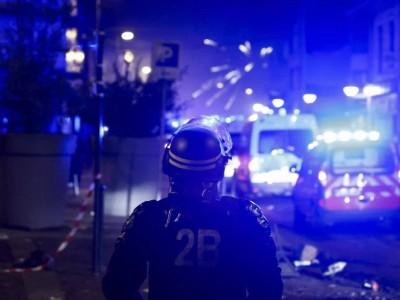 
                    Во Франции за ночь задержали более 870 участников беспорядков
                