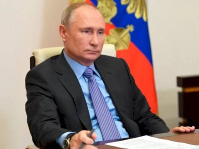 
                    Путин поддержал предложение о запрете термина «инфоцыгане» в СМИ
                