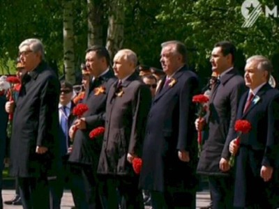 
                    Лидеры стран СНГ возложили венки к могиле Неизвестного солдата в Москве
                