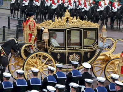 
                    Во время коронации Карла III заметили «смерть с косой»
                