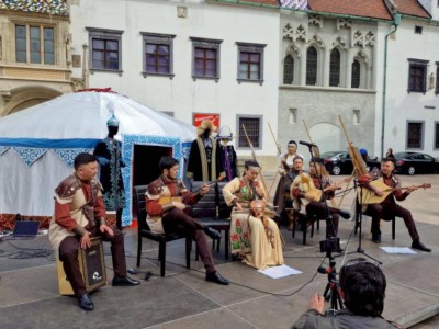 
                    В центре Братиславы в честь Нурыза установили казахскую юрту
                