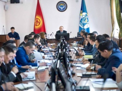 
                    Мэр Бишкека поручил усиленно привлекать горожан к субботникам
                