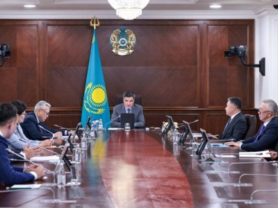 
                    В Правительстве рассмотрено исполнение поручений Президента по интеграции цифрового тенге в бюджетную политику 
                
