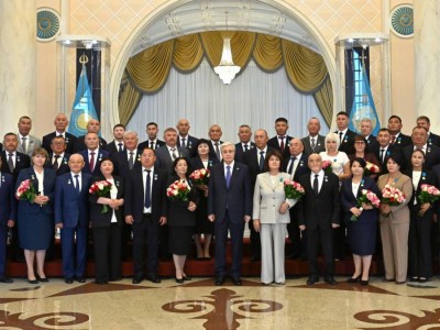 
                    Токаев наградил работников водного хозяйства
                