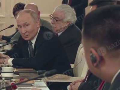 
                    «Я не вижу никаких осложняющих моментов в развитии наших отношений» — Владимир Путин
                