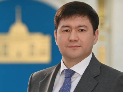
                    Токаев освободил Омарбекова от должности завситуационным центром Совбеза
                