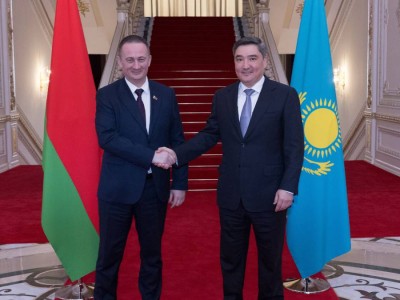 
                    Премьер-министры Казахстана и Беларуси обсудили торгово-экономическое сотрудничество
                