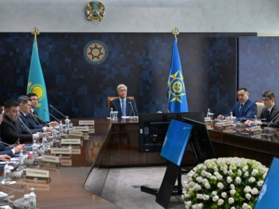 
                    Токаев провел совещание с руководящим составом КНБ РК
                