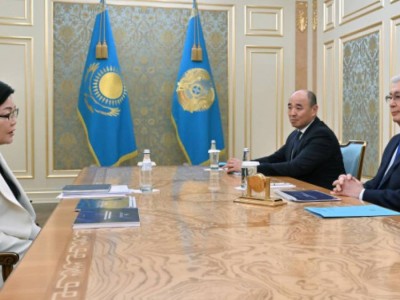 
                    Токаев дал важные поручения министру труда и соцзащиты 
                