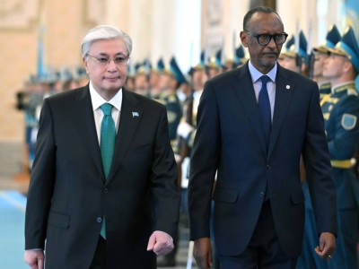 
                    Президент Руанды прибыл в Казахстан
                