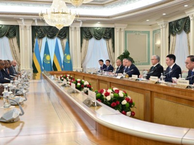 
                    Глава государства провел встречу с президентом Руанды Полем Кагаме в расширенном формате
                