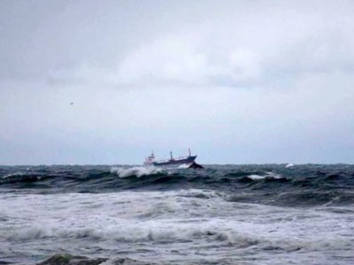 
                    Грузовое судно с 22 членами экипажа на борту затонуло у берегов Японии
                