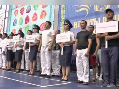 
                    Женщины-полицейские впервые приняли участие в соревнованиях по рукопашному бою в Алматы
                