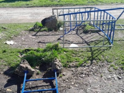 
                    Подростки разгромили детскую площадку в Риддере  
                