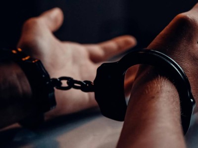 
                    Сломал челюсть и сбежал на 12 лет: из Дубая вернули подозреваемого казахстанца 
                