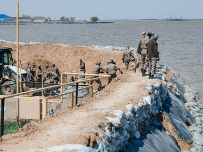 
                    Угроза паводка в Атырау: на гидропостах уровень воды превысил опасную отметку
                