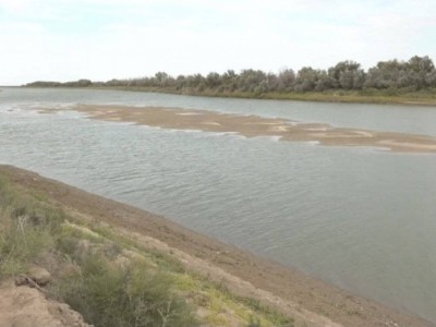 
                    Уровень воды в реке Жайык снизился
                