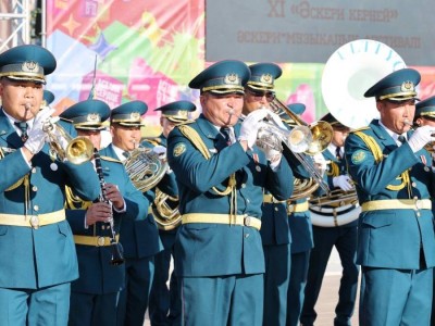 
                    Гала-концерт фестиваля «Әскери керней» украсил День столицы в Астане  
                