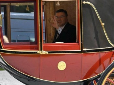 
                    Посол Казахстана вручил верительные грамоты Императору Японии
                