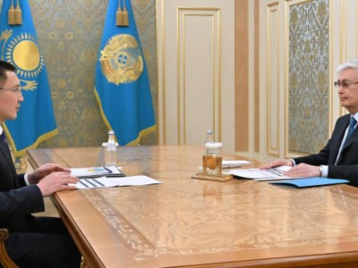 
                    Токаев принял акима Павлодарской области
                