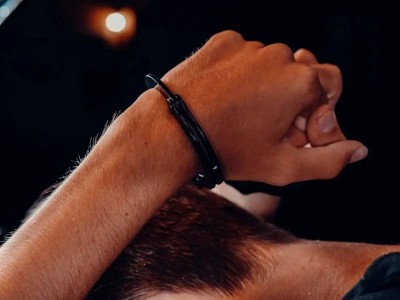 
                    Зарезали и пытались сжечь: об убийстве женщины сожителем рассказали соседи в Актау
                