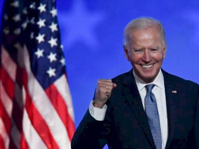 
                    Пересмотр равноправия однополых и межрасовых семей исключили США
                