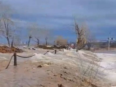 
                    В Петропавловске прорвало дамбу, затапливает еще один район города
                