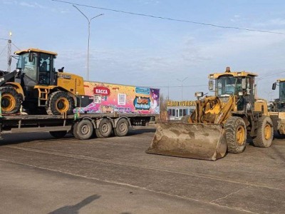 
                    Костанайцы направили технику для ликвидации паводков в Уральске
                