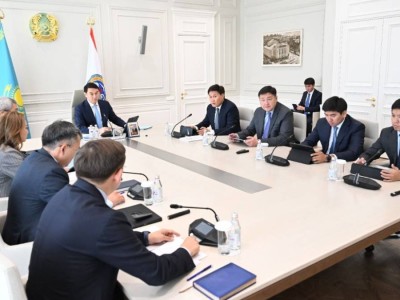
                    Дархан Сатыбалды поручил усилить контроль за чистотой районов
                