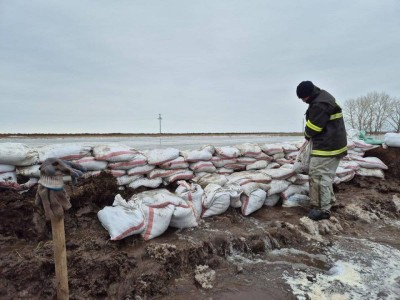 
                    Токаев поручил Правительству разбронировать госрезерв для помощи жителям затопленных регионов
                
