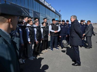 
                    Токаев: Спасатели, полицейские, волонтеры получат заслуженные награды, я обязательно позабочусь об этом
                
