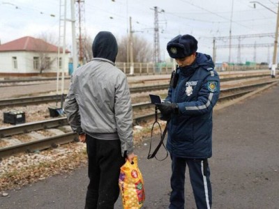 
                    Казахстанцы тысячами переходят железнодорожные пути в опасных местах
                