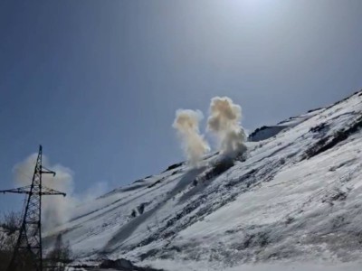 
                    В Восточном Казахстане продолжают спуск лавин
                