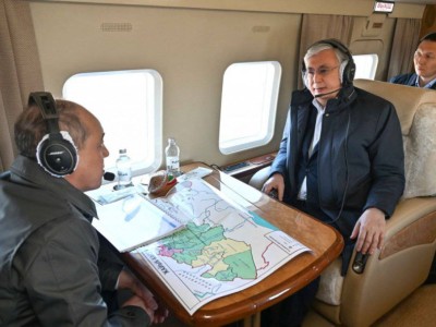 
                    Токаев лично осмотрел подтопленные территории ЗКО
                
