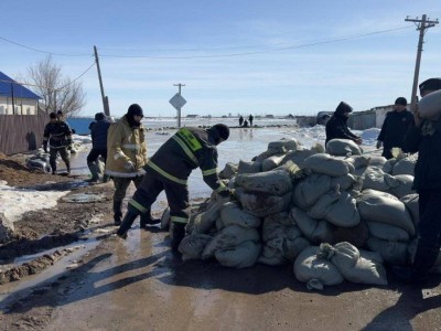 
                    В Западно-Казахстанской области продолжается противопаводковая работа
                